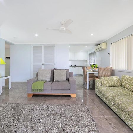 Nautilus Beachside Apartments Bargara Habitación foto